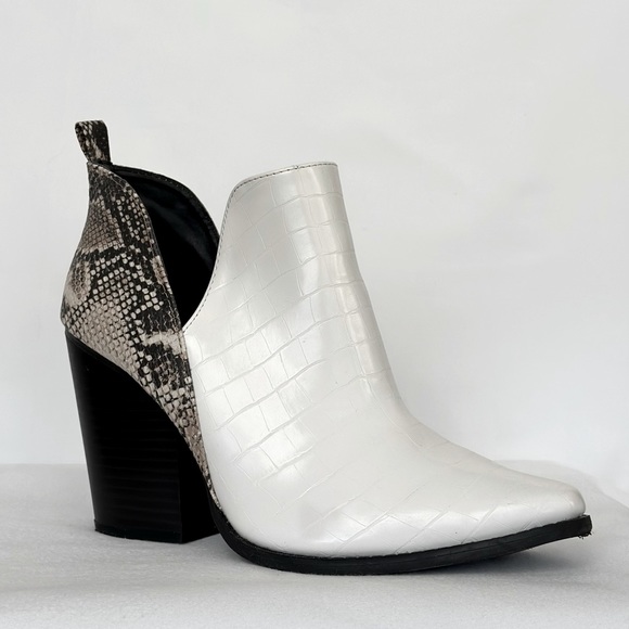 Qupid | Black and White Snakeskin Booties | Size: 9 - Picture 1 of 11